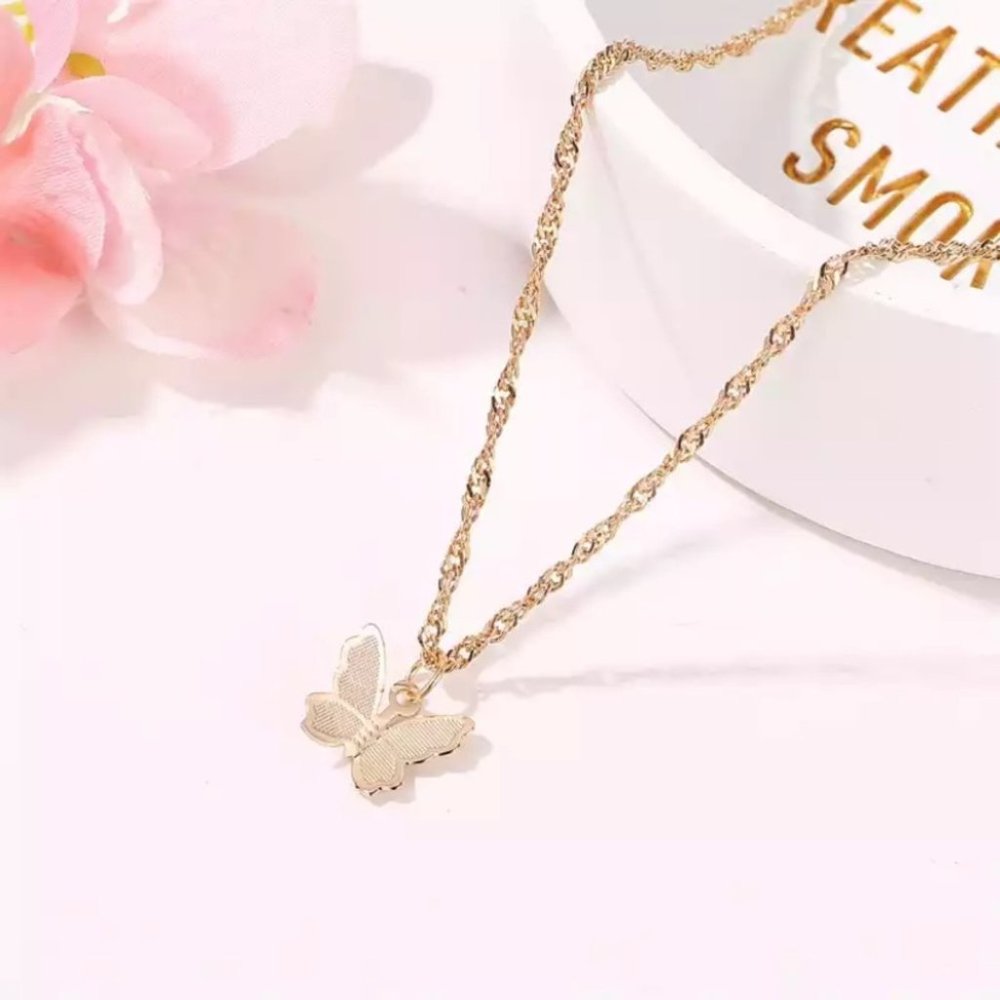 Vintage Metallic Gold Butterfly Pendant Necklace - Picture 5 of 7